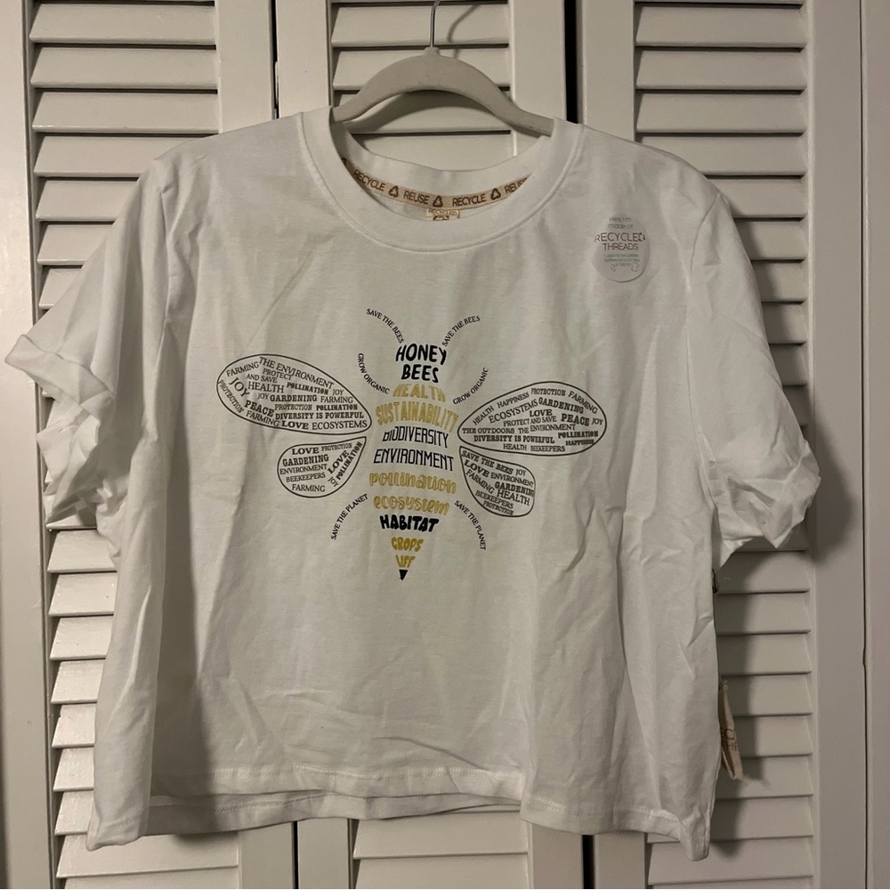 NWT Recycled Threads Cropped White Bee T Shirt Size XL